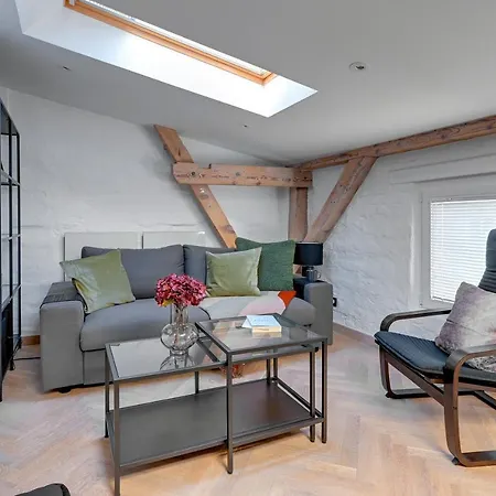 Lion - Modern With Perfect Location *
