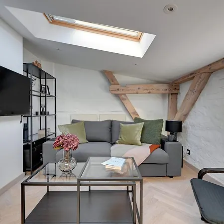 Lion - Modern With Perfect Location *